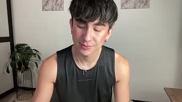 sweettaaron01 online show from May 7, 1:27 am