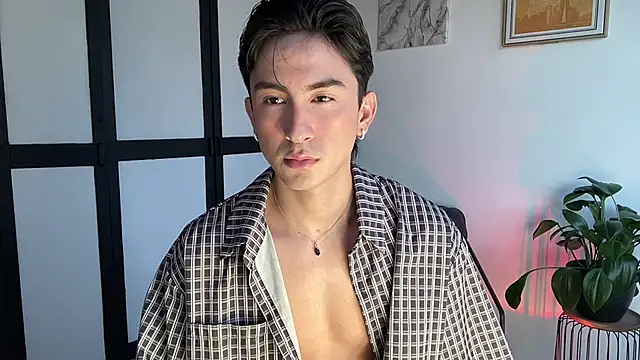 sweettaaron01 online show from April 20, 9:28 pm