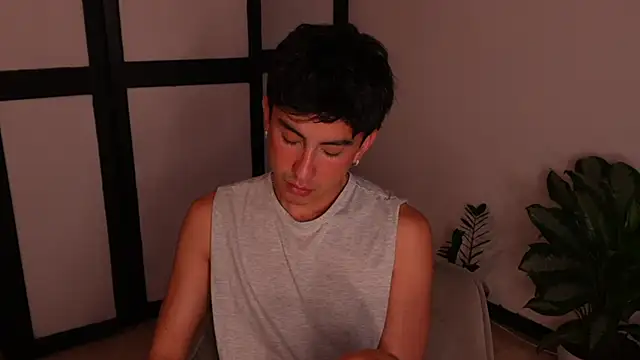 sweettaaron01 online show from June 19, 11:20 pm