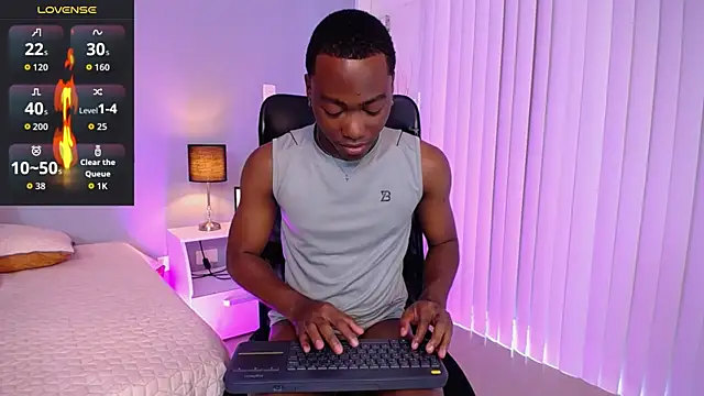 Snapshot of MarceloJones chatting on October 8, 1:26 pm MarceloJones online show from October 8, 1:26 pm