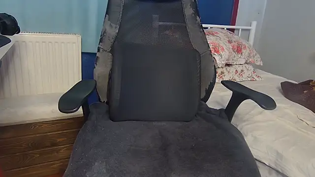 Snapshot of flydirty chatting on October 24, 9:44 am flydirty online show from October 24, 9:44 am