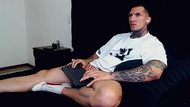 Snapshot of Shane_Clay chatting on October 6, 9:30 pm Shane Clay online show from October 6, 9:30 pm