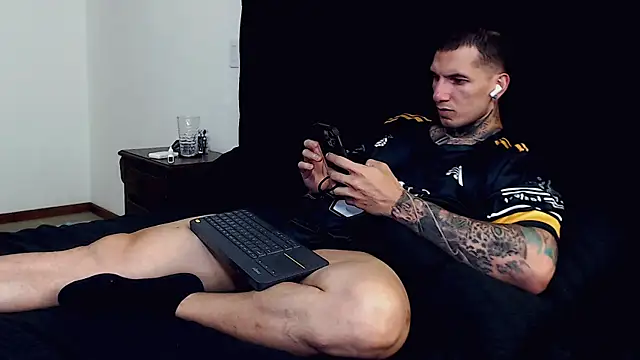 Snapshot of Shane_Clay chatting on October 9, 11:31 pm Shane Clay online show from October 9, 11:31 pm