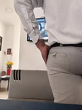 Hiroshi Shen online show from April 19, 12:37 pm