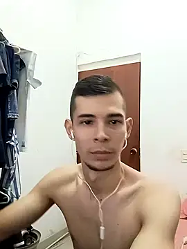 H0rnytwink online show from February 18, 11:35 pm