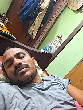 cutecouple1983 online show from November 30, 7:27 pm