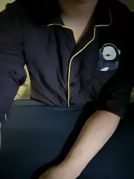 111owo111 online show from March 18, 3:59 pm