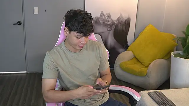 Snapshot of Ethan_occonor chatting on September 14, 4:20 pm Ethan occonor online show from September 14, 4:20 pm