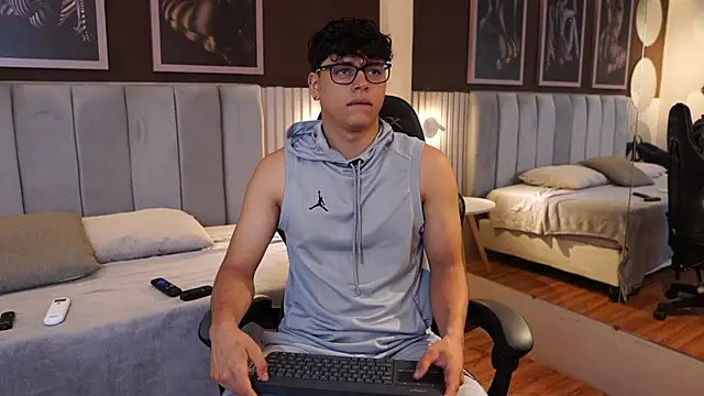 Snapshot of Ethan_occonor chatting on October 7, 12:20 pm Ethan occonor online show from October 7, 12:20 pm