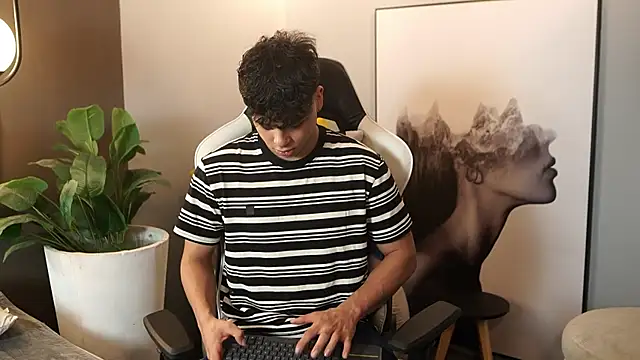 Snapshot of Ethan_occonor chatting on September 27, 1:31 pm Ethan occonor online show from September 27, 1:31 pm