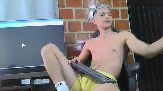 Twinkcock22 online show from March 2, 5:08 am