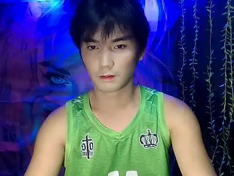 urhalfguyxx online show from December 19, 3:31 pm