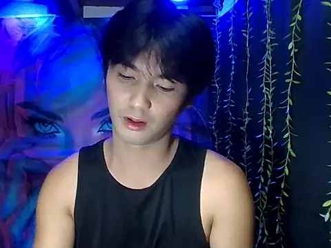 urhalfguyxx online show from December 21, 3:42 pm