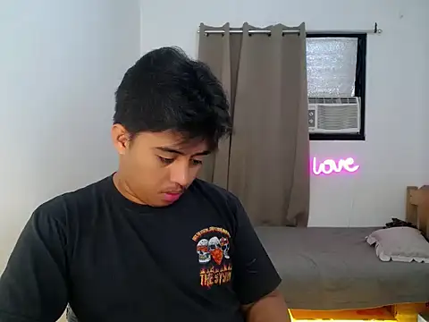 Hugecock2hundle intown online show from December 3, 4:13 pm