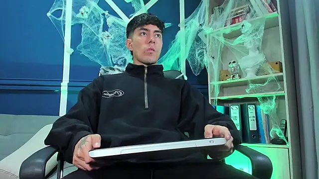 etham wolf  online show from October 20, 11:58 am