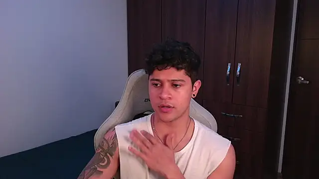 Snapshot of domsantiago_ chatting on October 10, 2:49 am domsantiago online show from October 10, 2:49 am