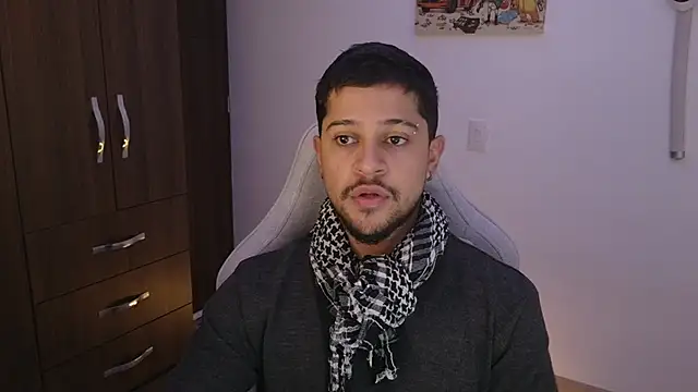 domsantiago  online show from March 31, 4:03 am