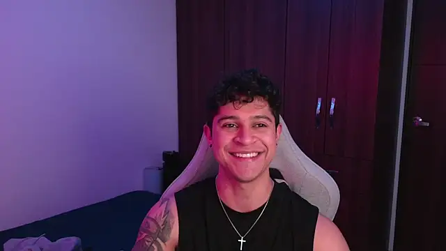 Snapshot of domsantiago_ chatting on October 12, 3:22 am domsantiago online show from October 12, 3:22 am