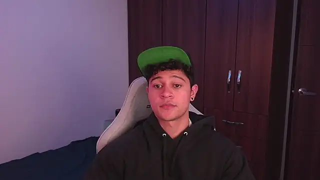Snapshot of domsantiago_ chatting on October 11, 3:10 am domsantiago online show from October 11, 3:10 am