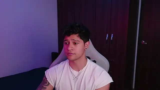 Snapshot of domsantiago_ chatting on September 26, 12:30 am domsantiago online show from September 26, 12:30 am