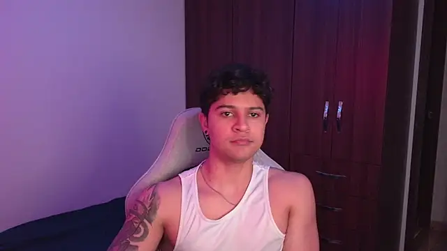 Snapshot of domsantiago_ chatting on October 9, 2:38 am domsantiago online show from October 9, 2:38 am