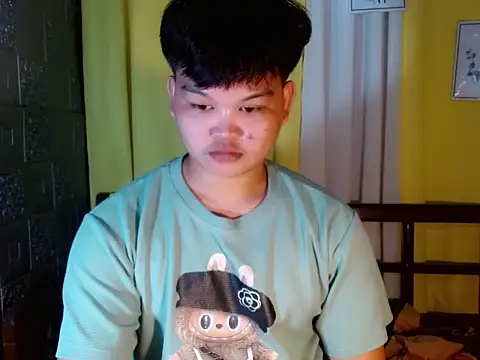 Snapshot of Reynelcock chatting on October 31, 2:31 pm Reynelcock online show from October 31, 2:31 pm