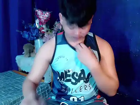 Snapshot of Reynelcock chatting on October 27, 12:18 pm Reynelcock online show from October 27, 12:18 pm