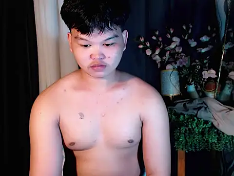 Snapshot of Reynelcock chatting on October 28, 9:17 pm Reynelcock online show from October 28, 9:17 pm