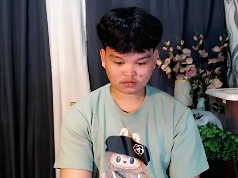 Snapshot of Reynelcock chatting on November 1, 2:43 pm Reynelcock online show from November 1, 2:43 pm