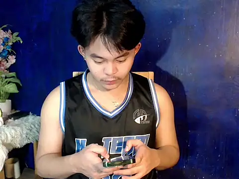 Snapshot of urguy_toshi chatting on October 9, 4:28 am urguy toshi online show from October 9, 4:28 am