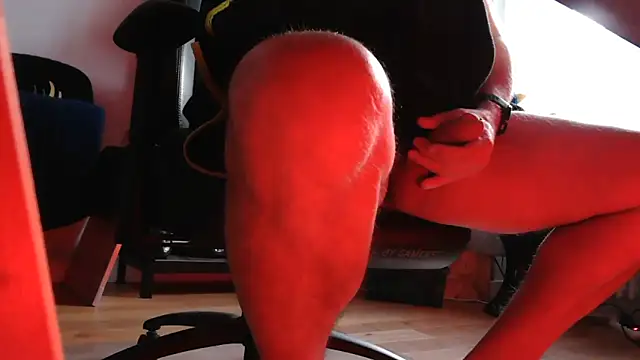 Hairyfred73 online show from March 22, 6:18 am