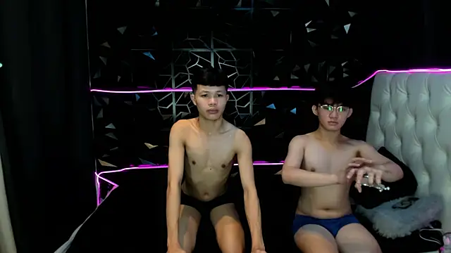 crazyasiantwink online show from February 16, 6:28 pm