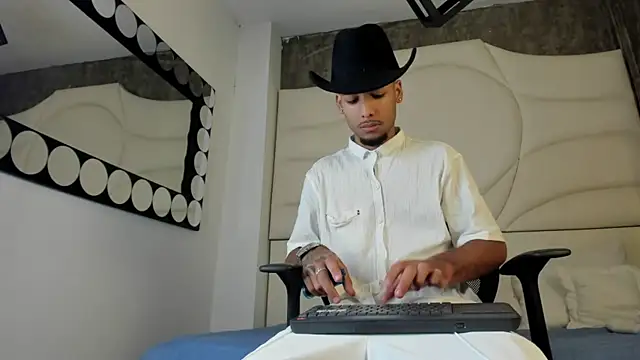 Snapshot of Thiagoferreti chatting on September 9, 3:28 am Thiagoferreti online show from September 9, 3:28 am