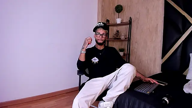 Snapshot of Thiagoferreti chatting on September 26, 3:59 am Thiagoferreti online show from September 26, 3:59 am