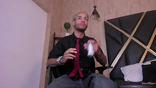Snapshot of Thiagoferreti chatting on September 18, 4:14 am Thiagoferreti online show from September 18, 4:14 am