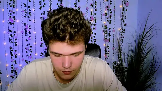 Snapshot of lucas_long_ chatting on September 21, 7:03 pm lucas long online show from September 21, 7:03 pm