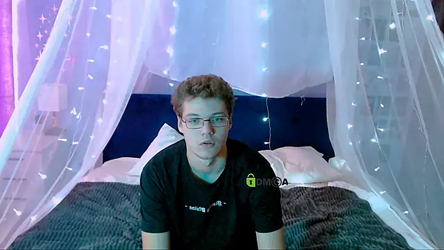 Snapshot of lucas_long_ chatting on September 14, 8:27 am lucas long online show from September 14, 8:27 am