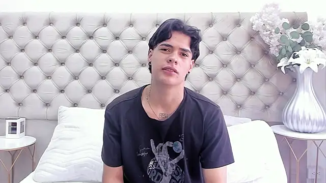 Snapshot of BenitoSaenz chatting on September 21, 12:38 pm BenitoSaenz online show from September 21, 12:38 pm