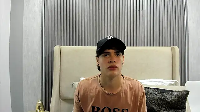 Snapshot of BenitoSaenz chatting on October 11, 3:21 am BenitoSaenz online show from October 11, 3:21 am