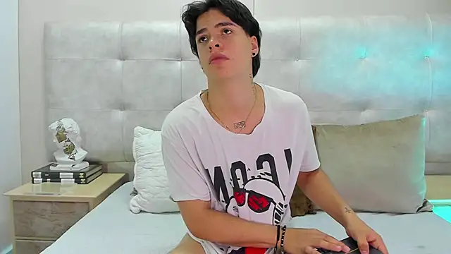 Snapshot of BenitoSaenz chatting on September 30, 1:03 pm BenitoSaenz online show from September 30, 1:03 pm