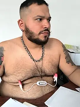 Snapshot of DannyBearrr chatting on October 5, 7:18 pm DannyBearrr online show from October 5, 7:18 pm
