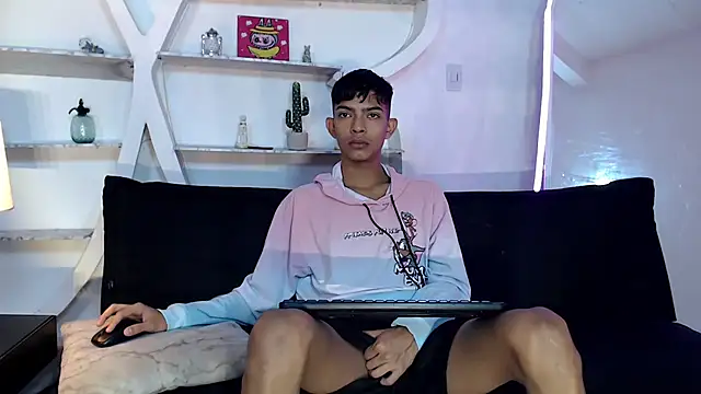 Snapshot of PRETTY_SEX1 chatting on October 31, 1:14 pm PRETTY SEX1 online show from October 31, 1:14 pm