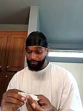 Snapshot of EbonyKing69 chatting on September 29, 11:00 pm EbonyKing69 online show from September 29, 11:00 pm