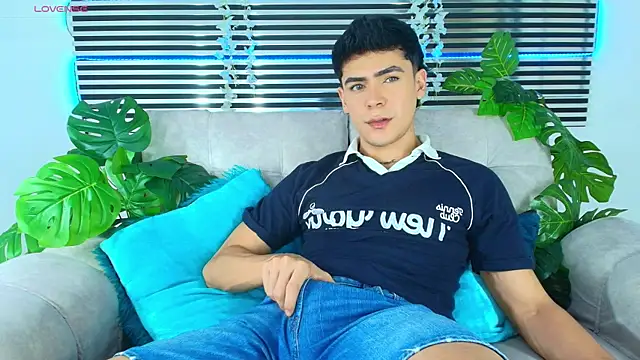 CamiiGuzmanX online show from May 1, 8:22 pm