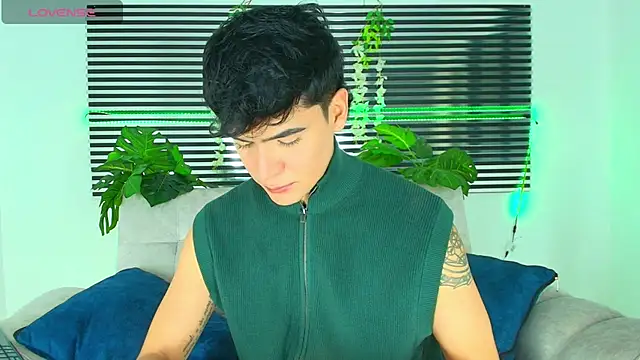 CamiiGuzmanX online show from January 10, 7:50 pm