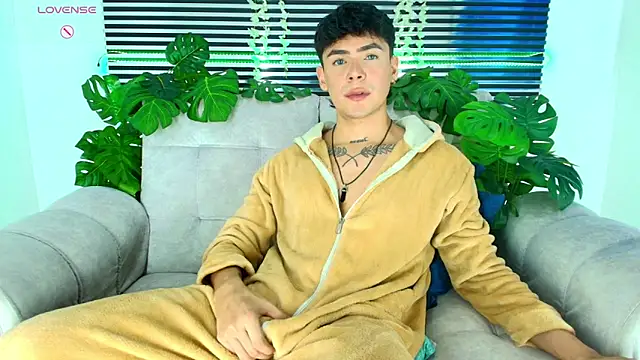 CamiiGuzmanX online show from March 11, 9:33 pm