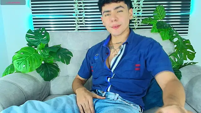 CamiiGuzmanX online show from April 29, 10:05 pm