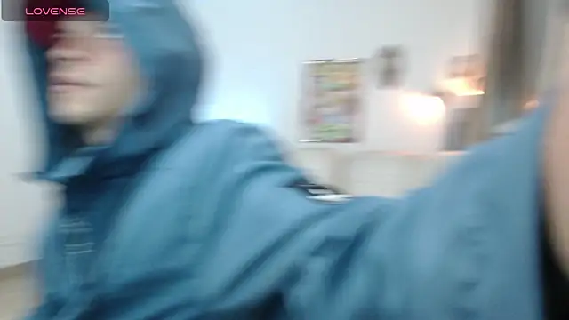 Thomasjons  online show from May 9, 2:23 am