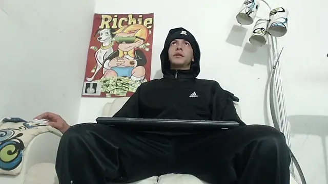 Thomasjons  online show from November 18, 9:02 am