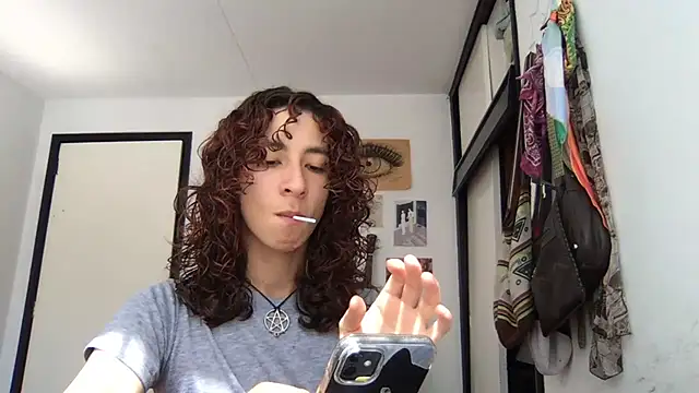 camille delrey online show from April 1, 7:11 pm